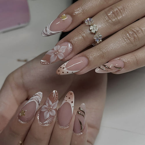 Artificial nail set with floral and elegant details Bowlift