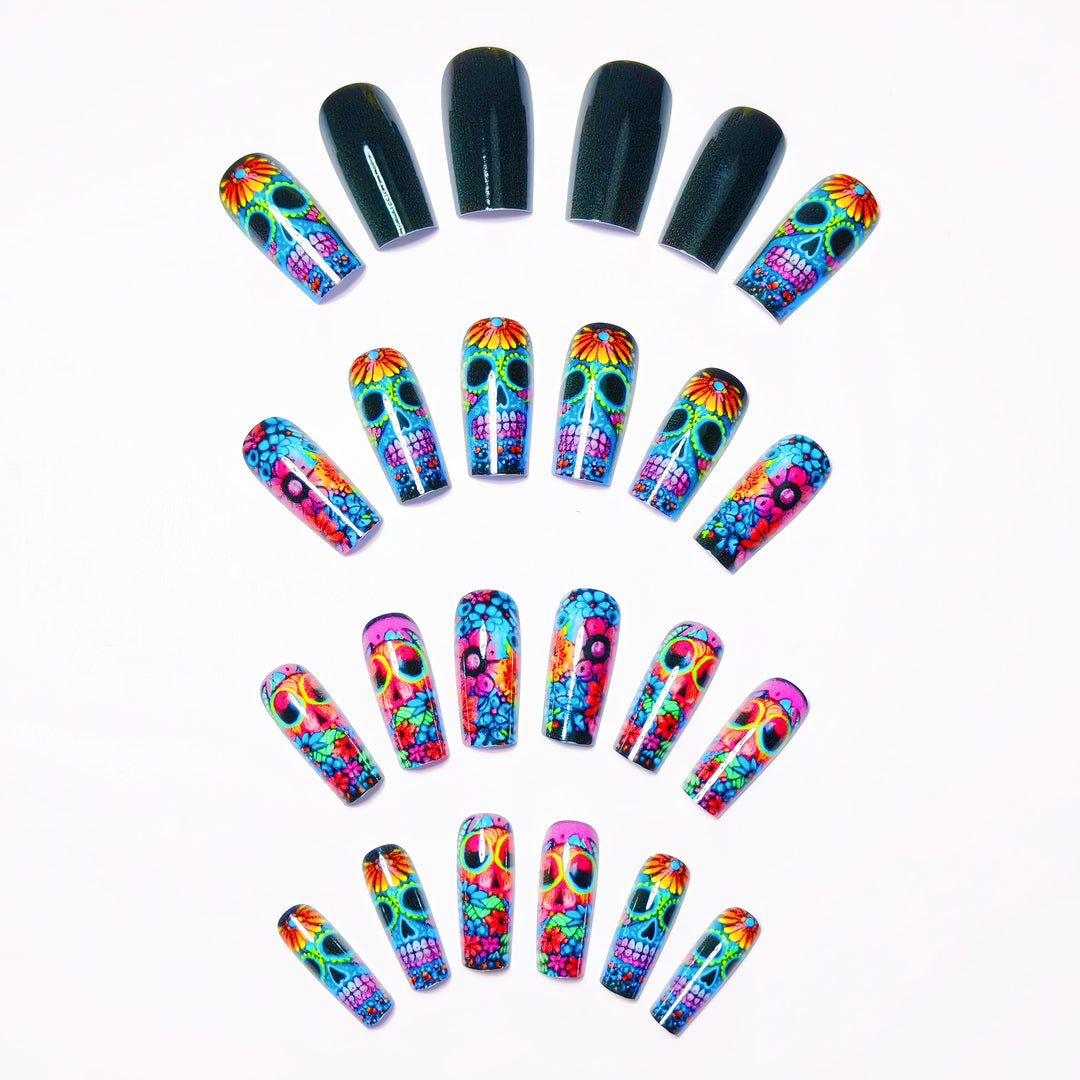 Nail art set with Lively Skull Design Bowlift