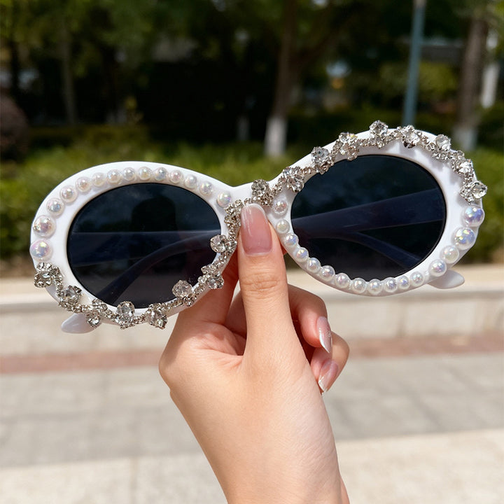 Elegant Pearl-Embellished Cat-Eye Sunglasses Bowlift