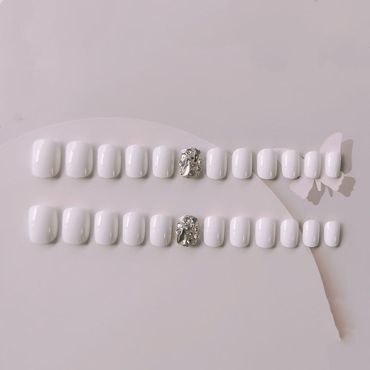 Artificial nails with glitter design and elegant accents Bowlift