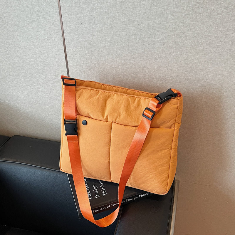Practical everyday handbag Bowlift