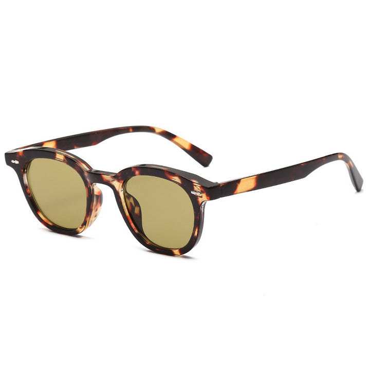 Ladies stylish sunglasses with classic retro design Bowlift