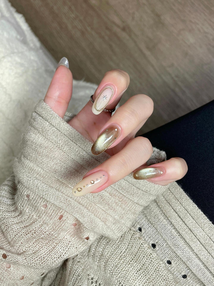 Artificial nails with glitter and star design Bowlift