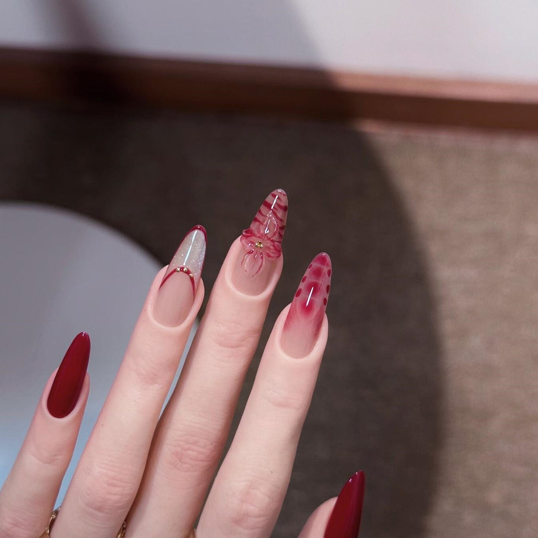 Artificial nails with floral and glamour details Bowlift