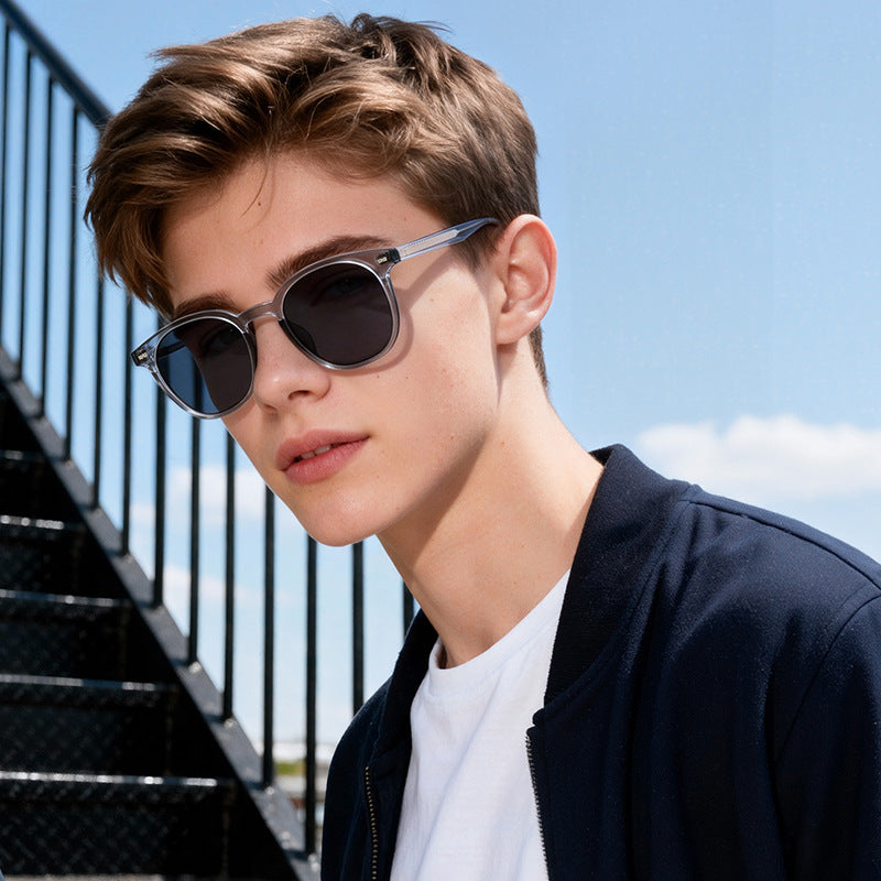 Ladies fashionable sunglasses with trendy gradient Bowlift