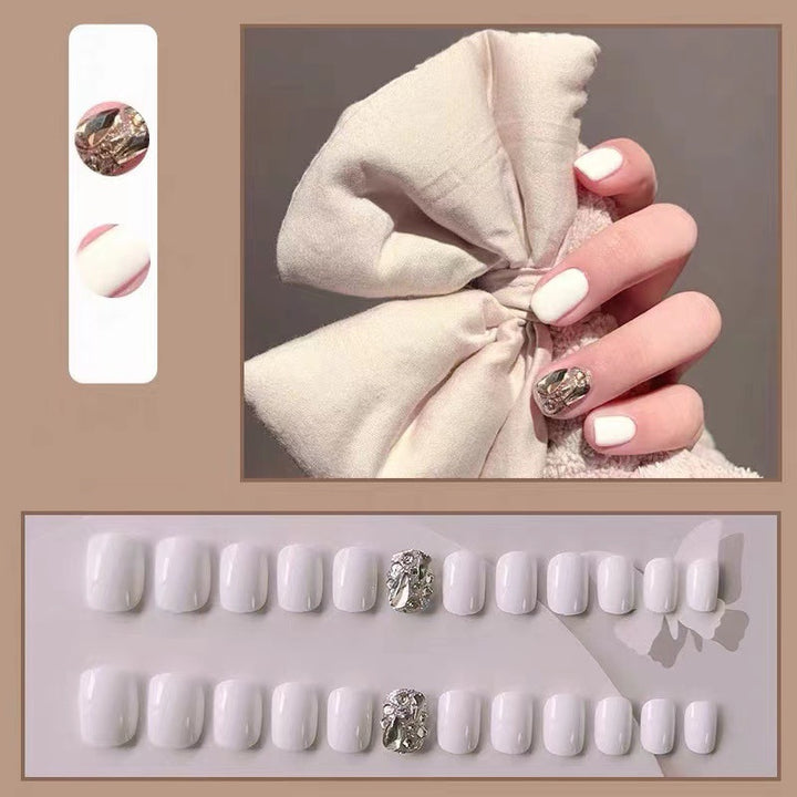 Artificial nails with glitter design and elegant accents Bowlift