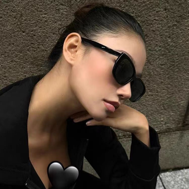 Women's sunglasses in a modern, stylish design Bowlift