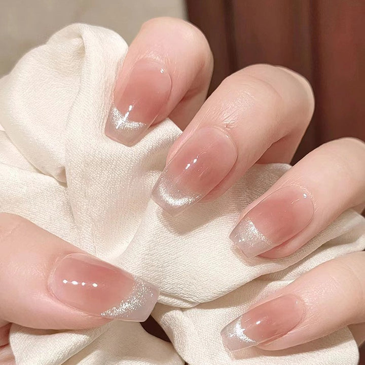 Elegant and Stylish Artificial Nails with Practical Design Bowlift