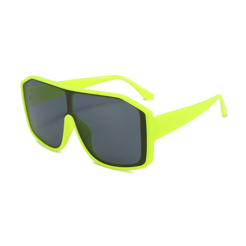 Ladies Fashion Oversized Sunglasses in Futuristic Design Bowlift