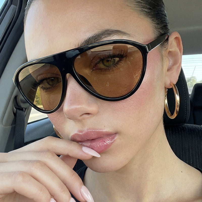 Women Sporty Sunglasses with Modern Protective Design Bowlift