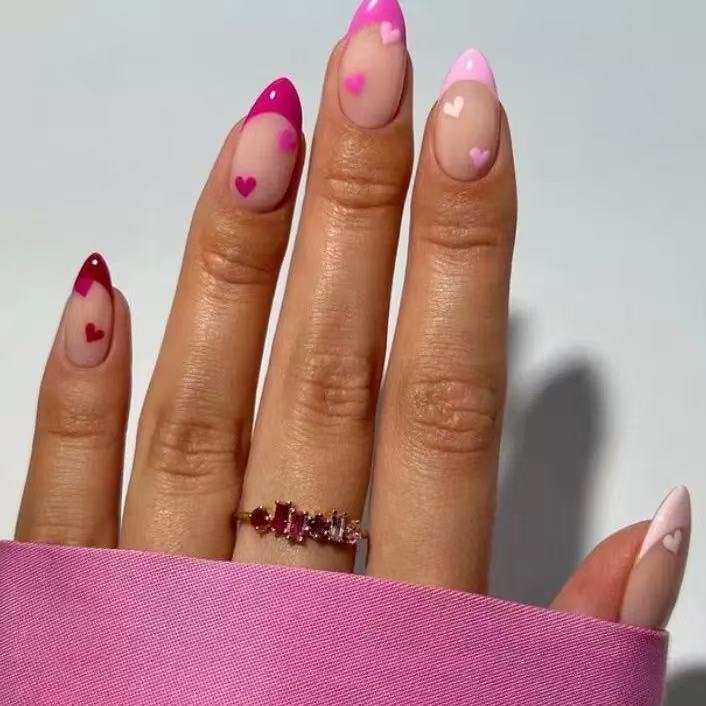 Artificial nail set with romantic heart designs Bowlift