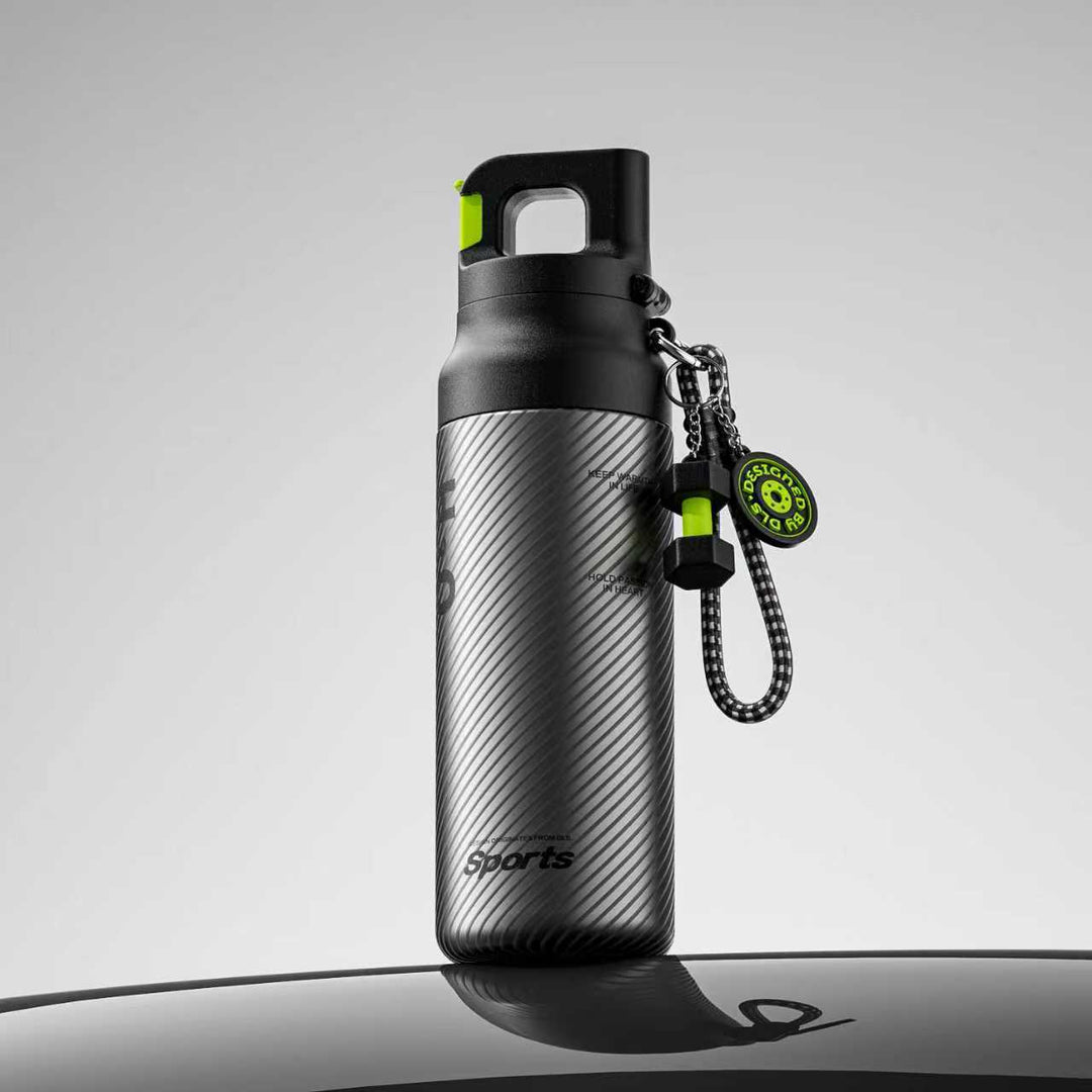 Ladies sporty water bottle with innovative closure Bowlift