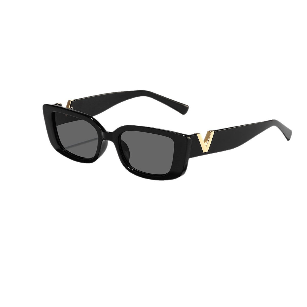 Ladies fashionable square sunglasses with golden accents Bowlift