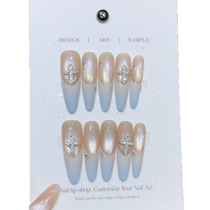 Artificial nails with luxurious sparkling rhinestone details Bowlift