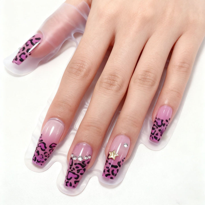 Artificial nails with leopard pattern and rhinestone details Bowlift