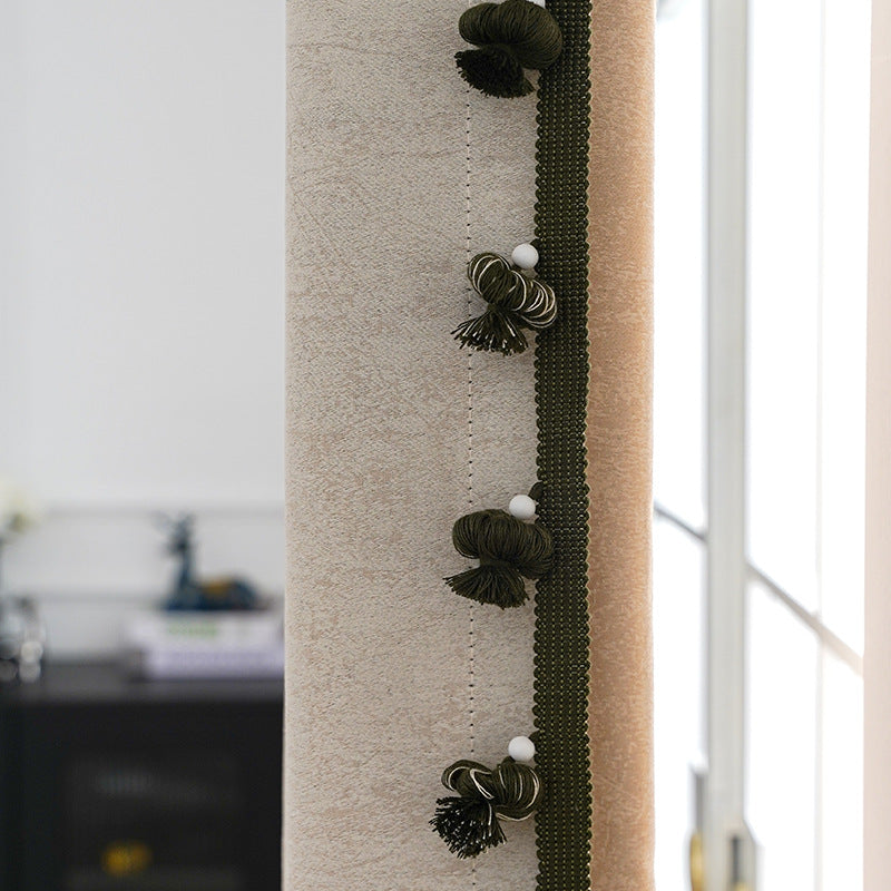 Decorative curtain trim with pompons Bowlift