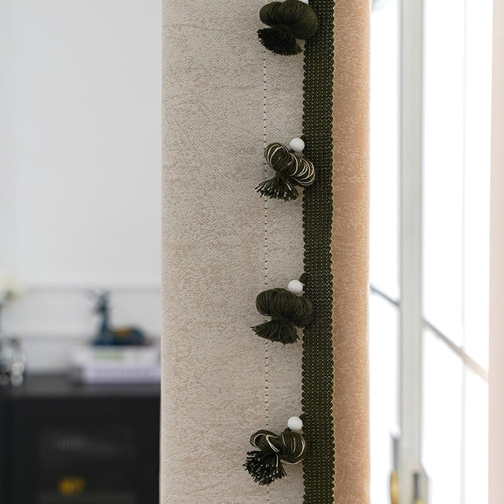 Decorative curtain trim with pompons Bowlift