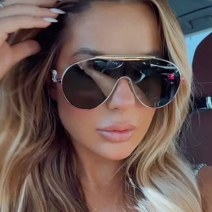 Ladies UV Protection Sunglasses in Fashionable Pilot Style Bowlift