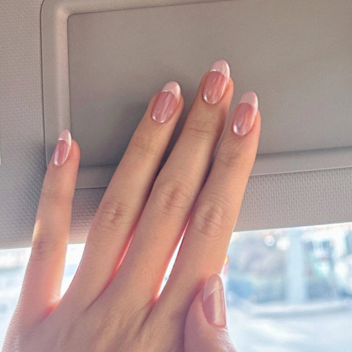 Artificial nails with elegant French tips Bowlift