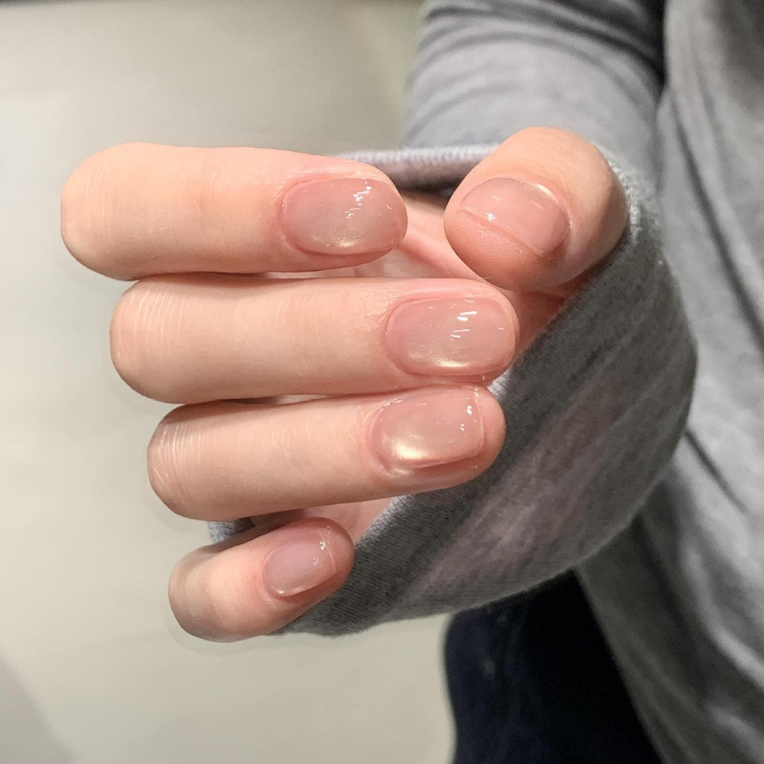 Shiny artificial nails with natural effect Bowlift