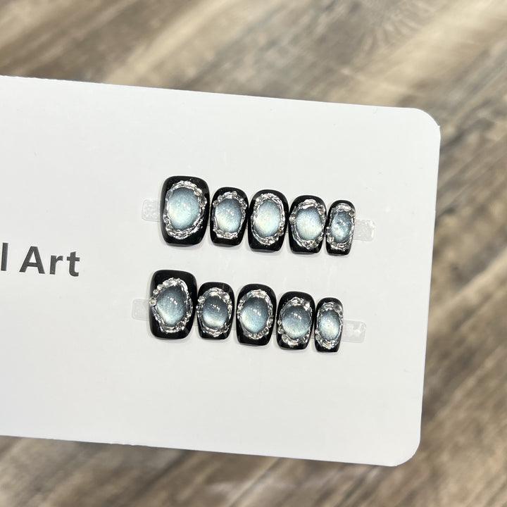 Glamorous Press-On Nail Art Set with Silver Accents Bowlift