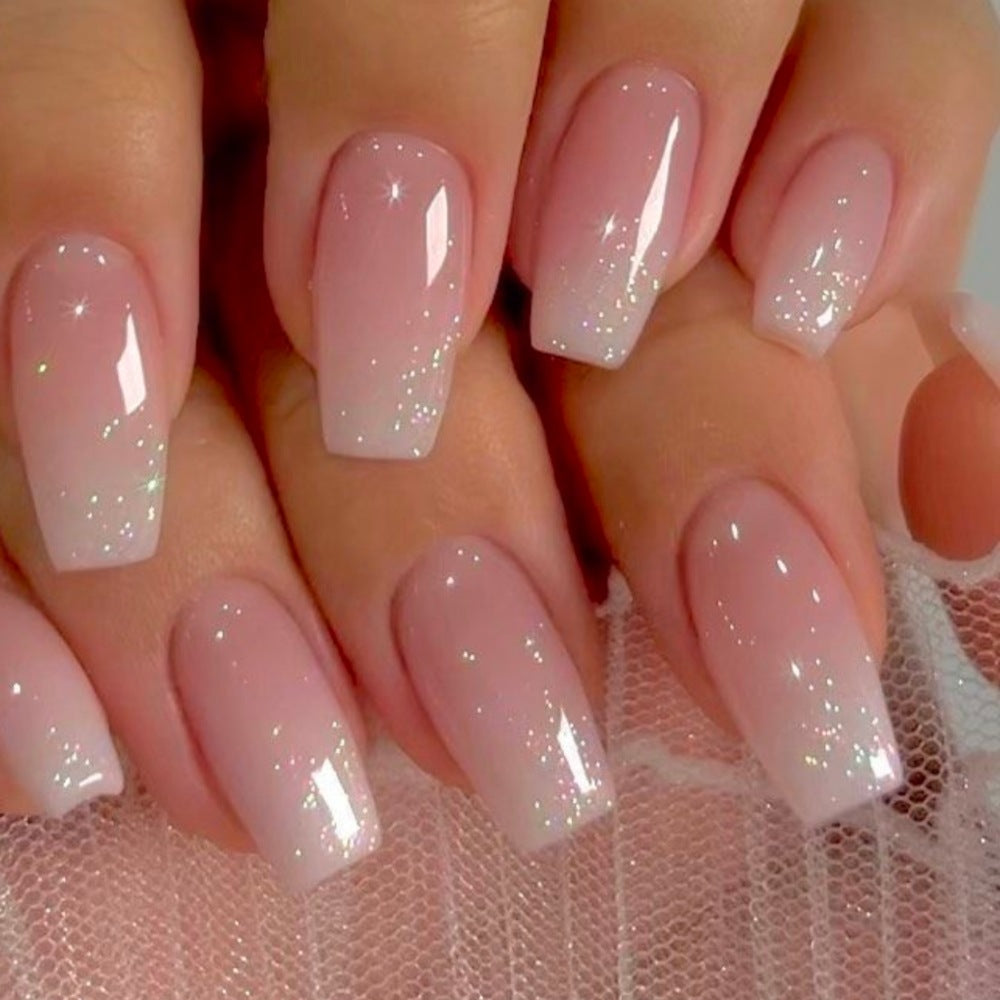 Elegant and Sparkling Artificial Fingernails Bowlift