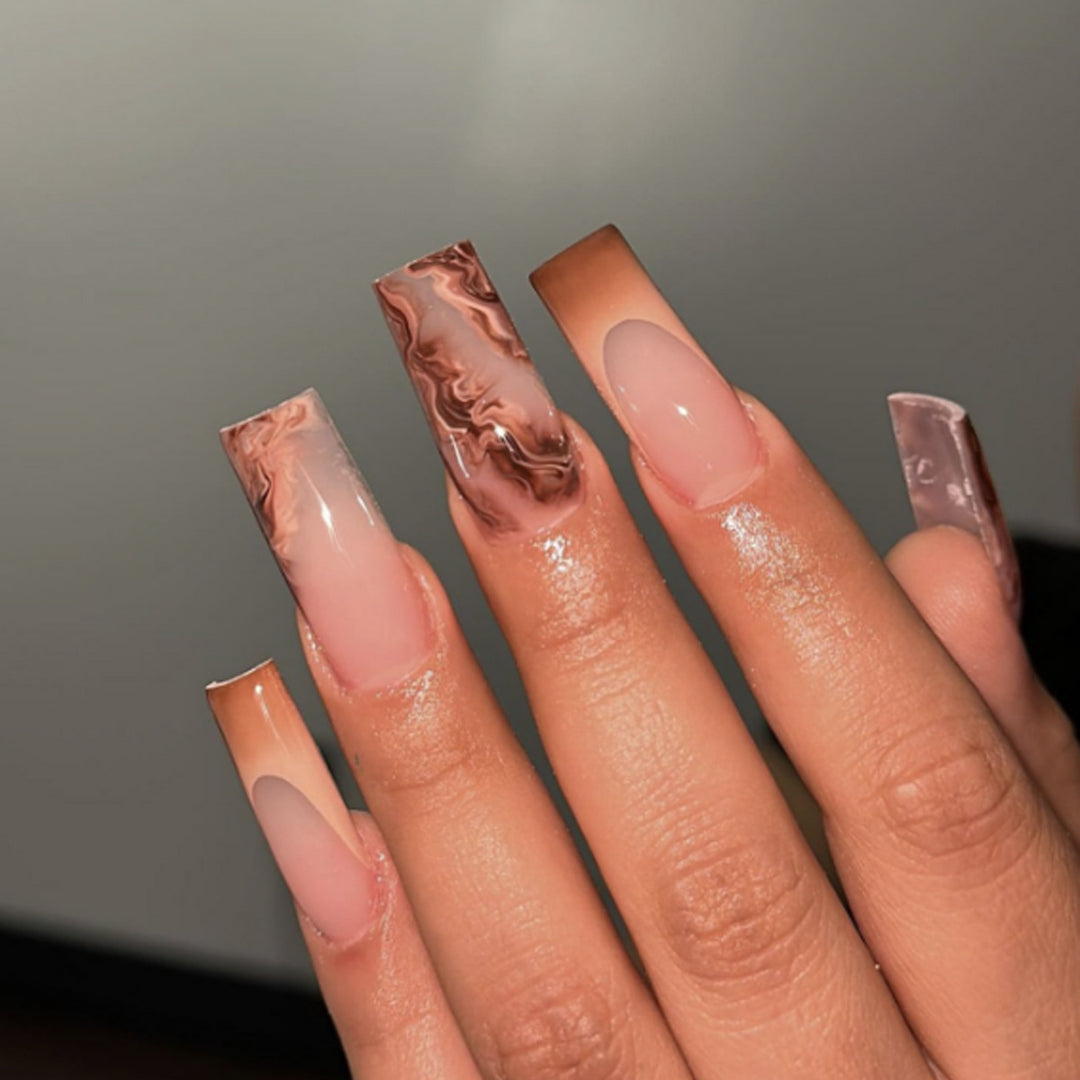 Artistic and elegant gel nails Bowlift