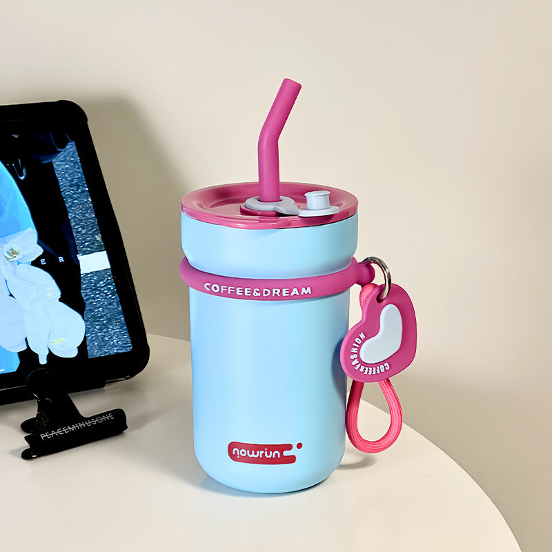 Women's thermos cup with integrated straw and practical spill protection Bowlift