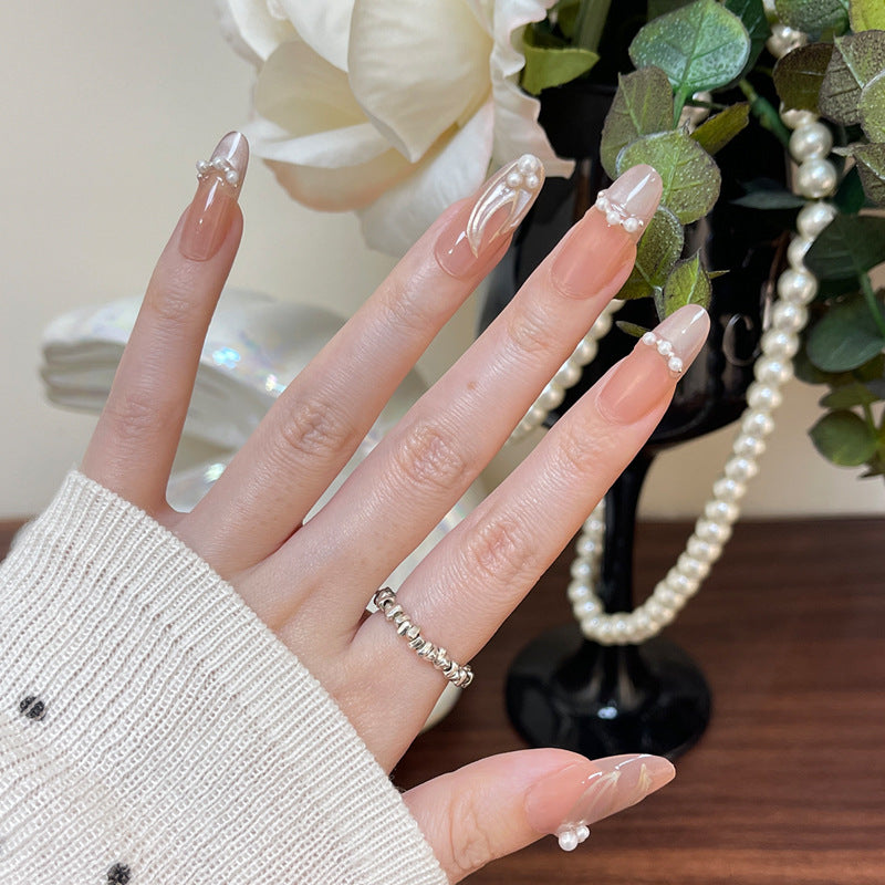 Elegant Pearl-adorned Nail Art Bowlift
