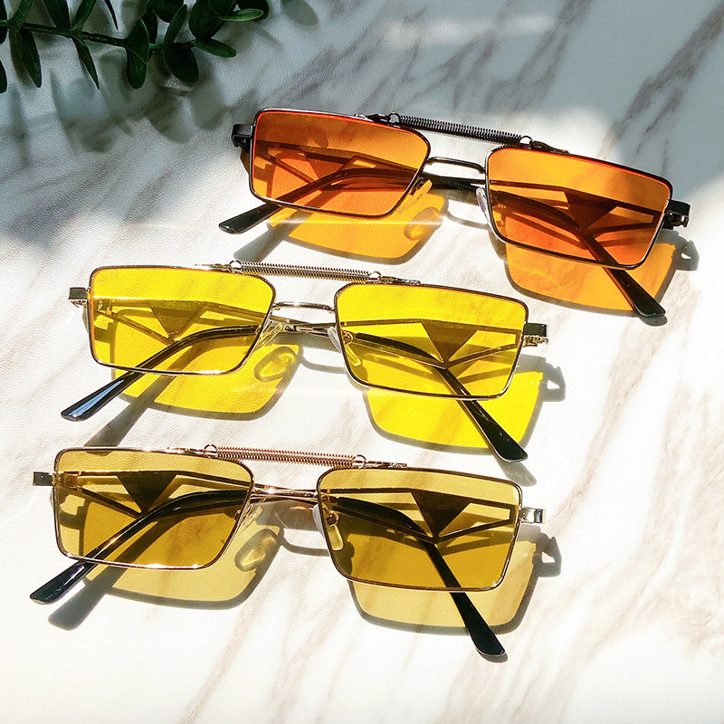 Fashionable sunglasses with square frame and mirrored lenses Bowlift