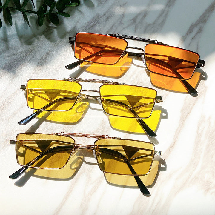 Fashionable sunglasses with square frame and mirrored lenses Bowlift