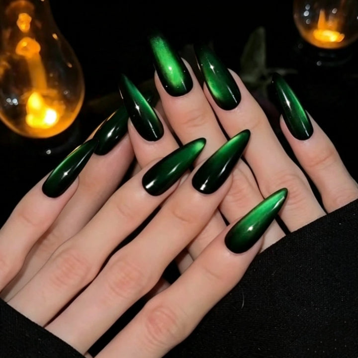 Artificial nails in elegant facet design Bowlift