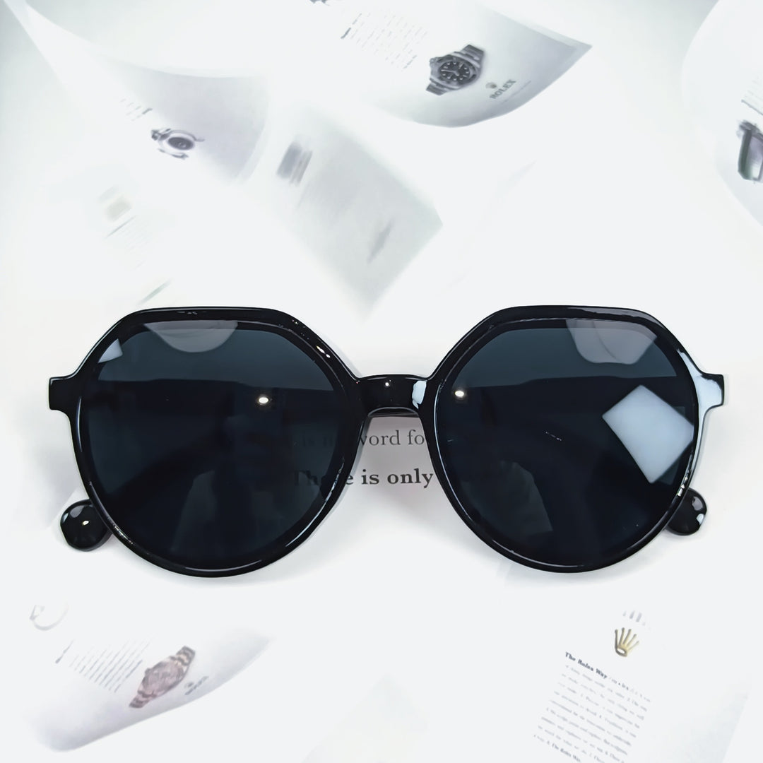 Women’s Geometric Sunglasses with Extravagant Accent Bowlift