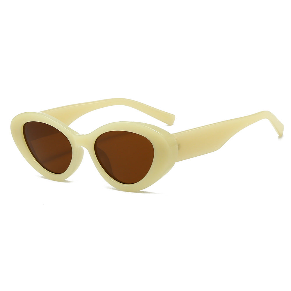 Women Elegant Sunglasses in Fashionable Design Bowlift
