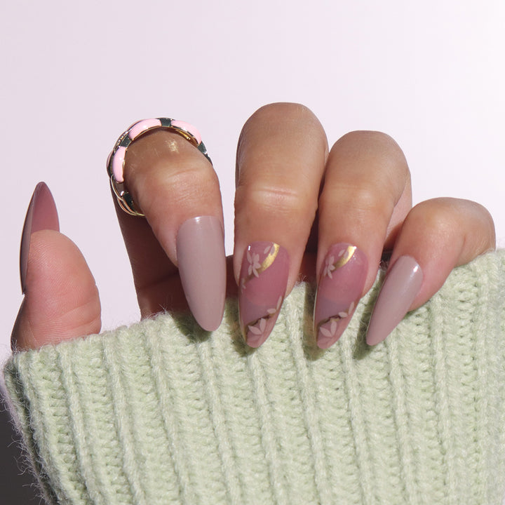 Elegant Floral Accented Stiletto Press-On Nails Bowlift