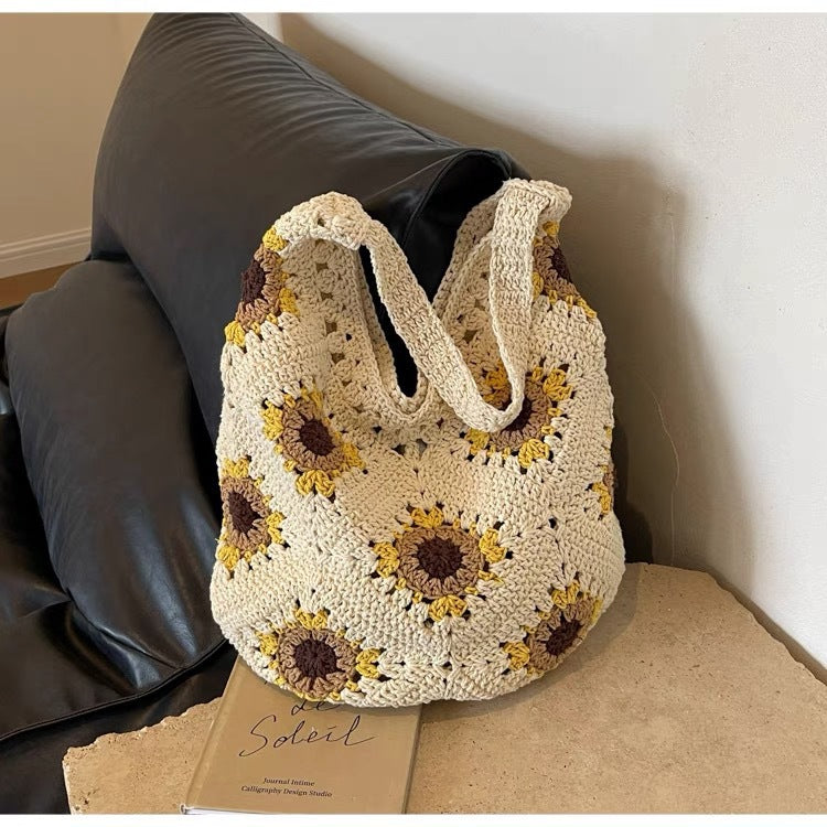 Hand-knotted shoulder bag with floral design Bowlift