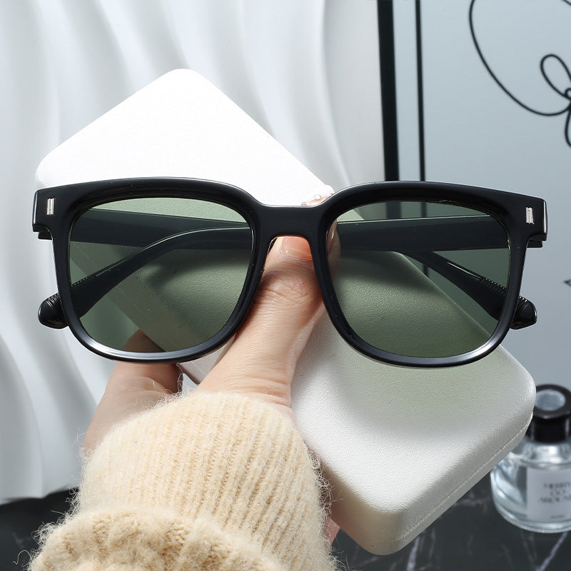 Women Fashionable Square Sunglasses with Transparent Frame Bowlift