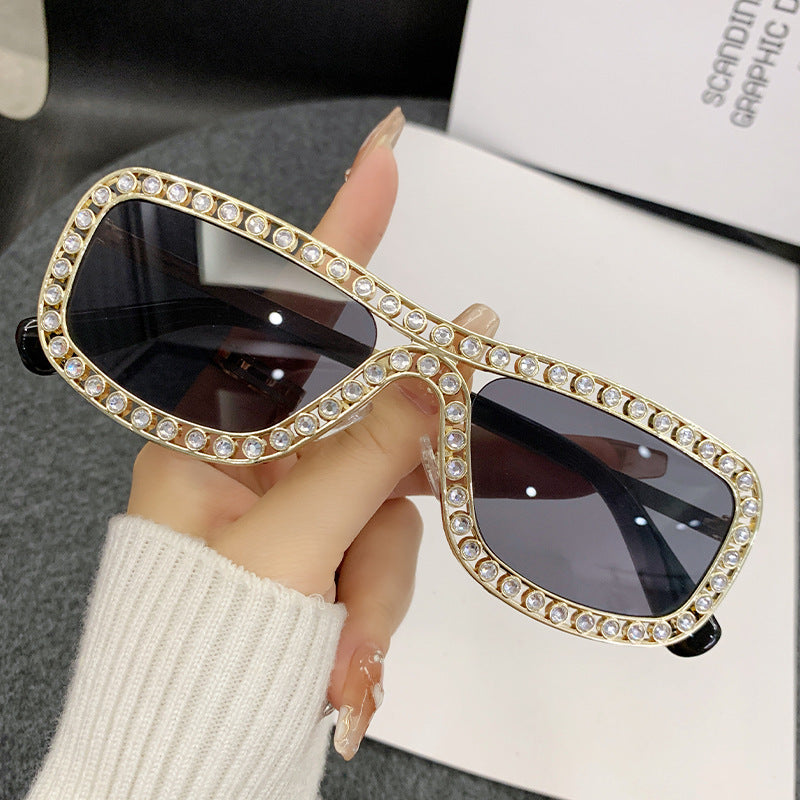 Women's extravagant Cat-Eye sunglasses with golden accents Bowlift