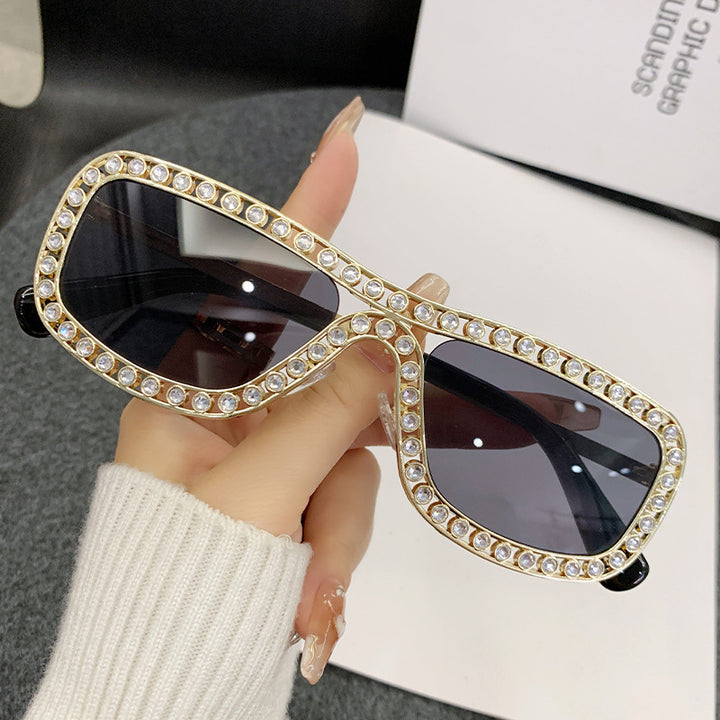 Women's extravagant Cat-Eye sunglasses with golden accents Bowlift
