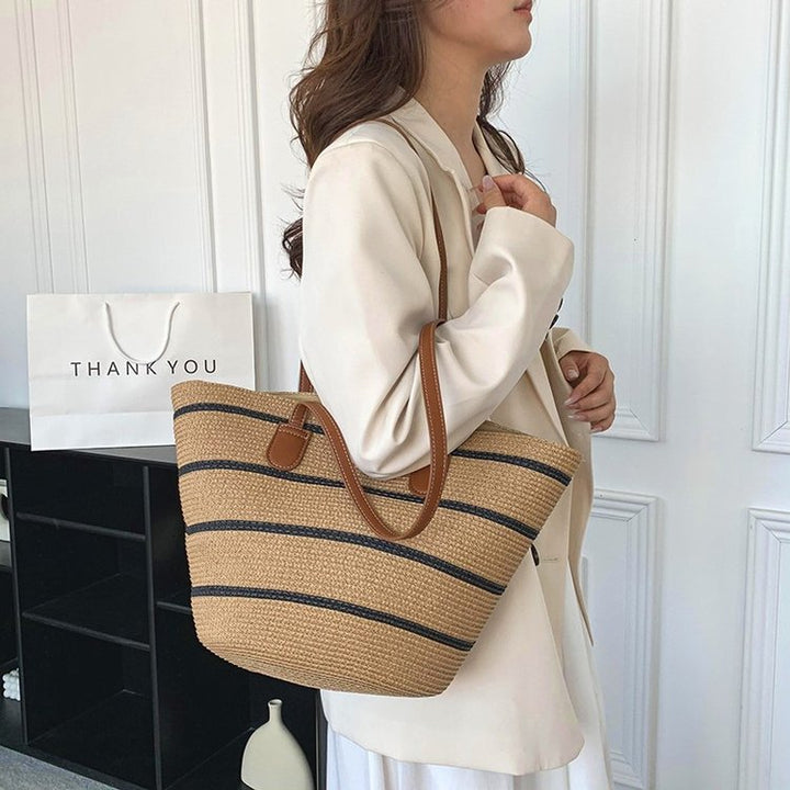 Beach bag with elegant woven design Bowlift