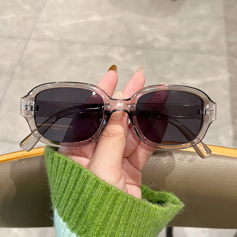 Women’s fashionable sunglasses with large, square frame Bowlift