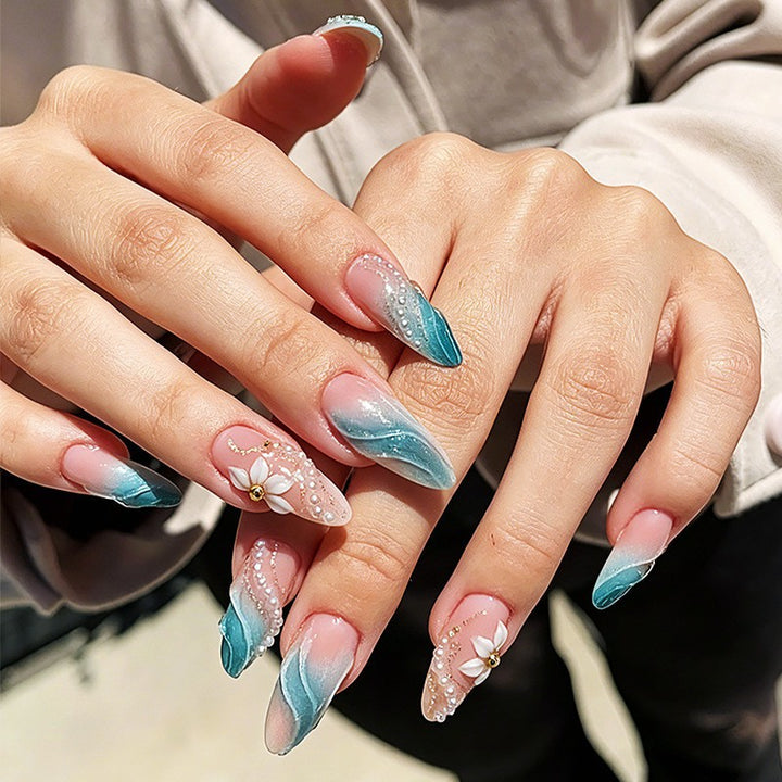 Artificial nail set with floral design and delicate accents Bowlift