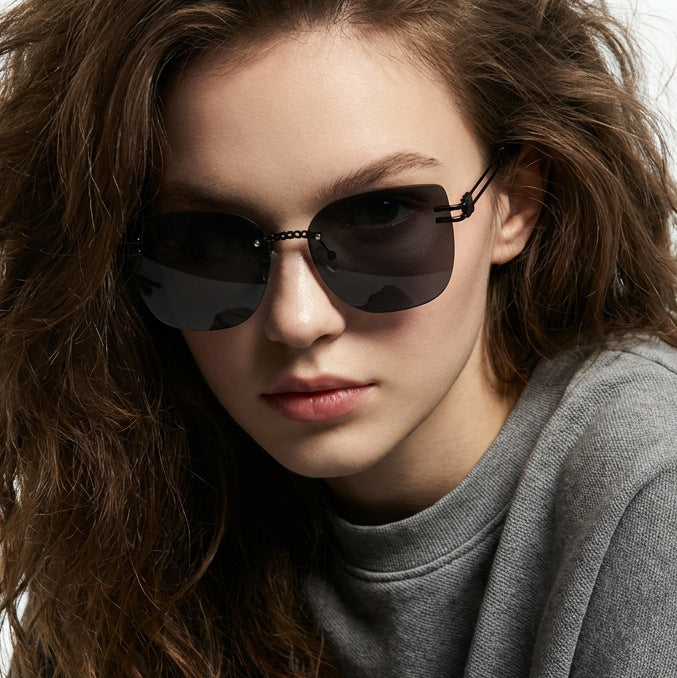Women's Oversized Sunglasses with Stylish Gradient and Unique Frame Bowlift