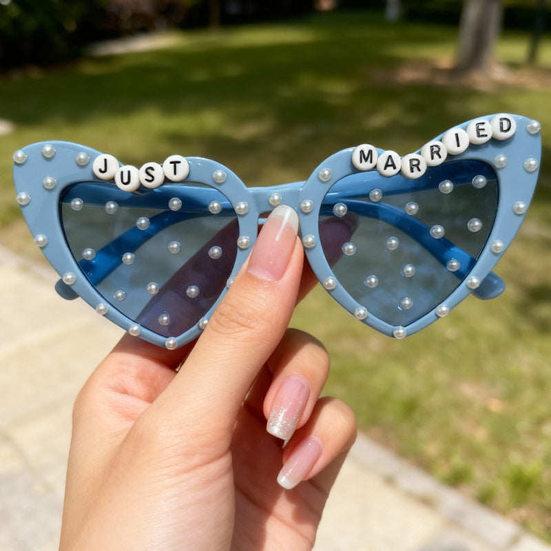 Novelty Heart-Shaped Sunglasses Bowlift