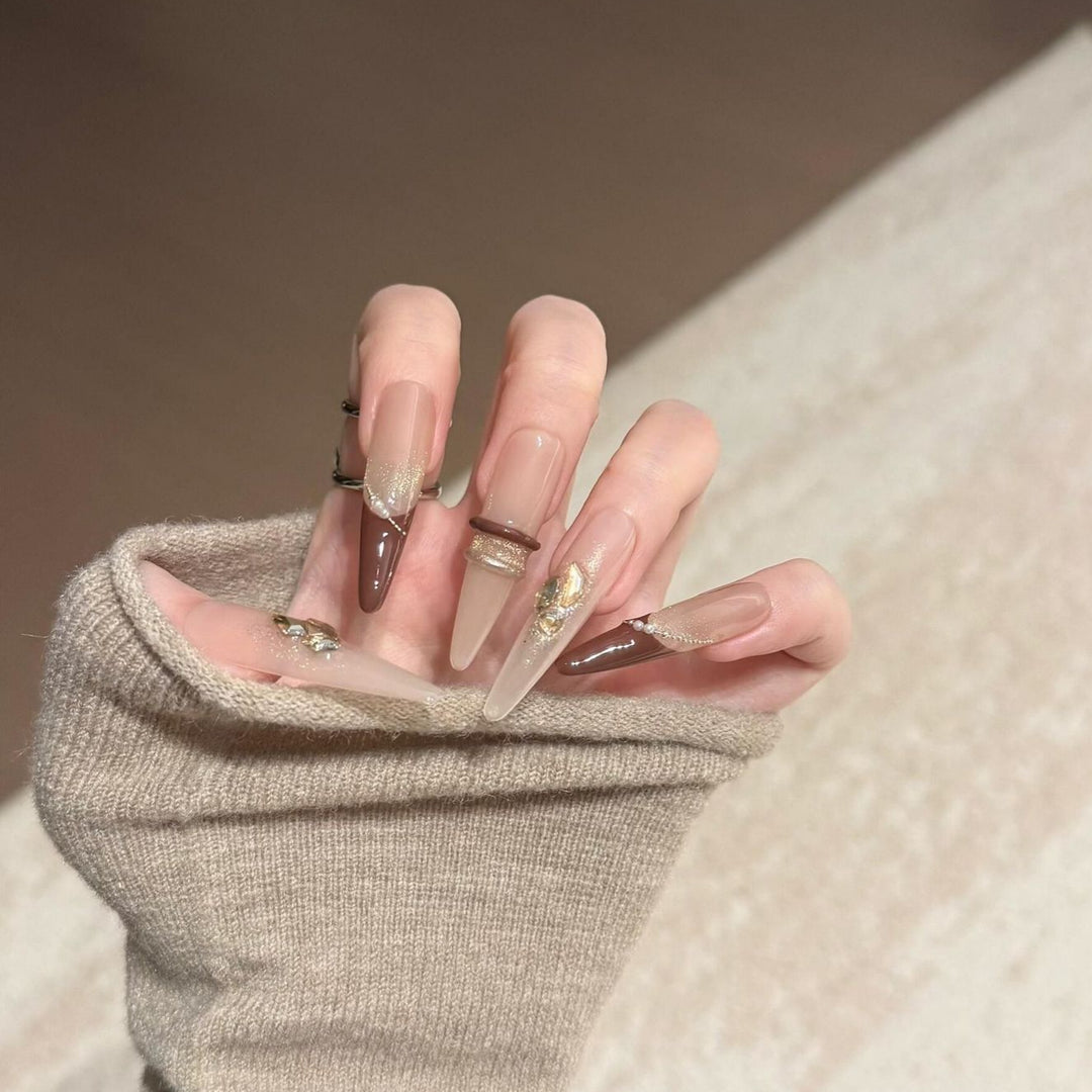 Artificial nails with sparkling accents Bowlift