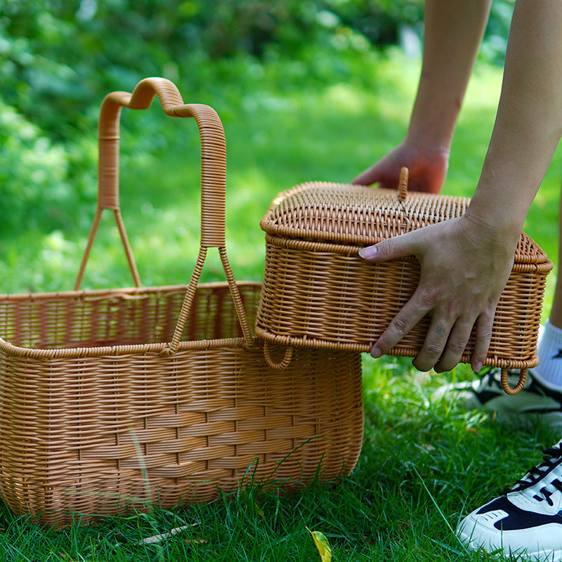 Ladies decorative laundry basket with lid and handle Bowlift