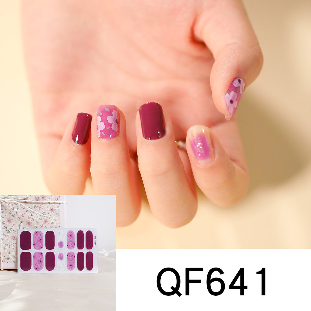 Artificial nail design with heart motif Bowlift