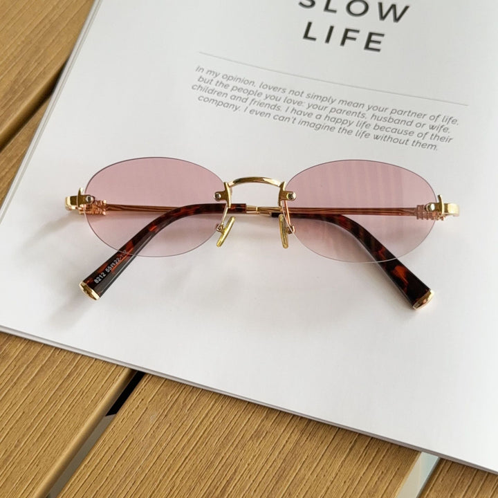 Chic Cat-Eye Frame Glasses Bowlift