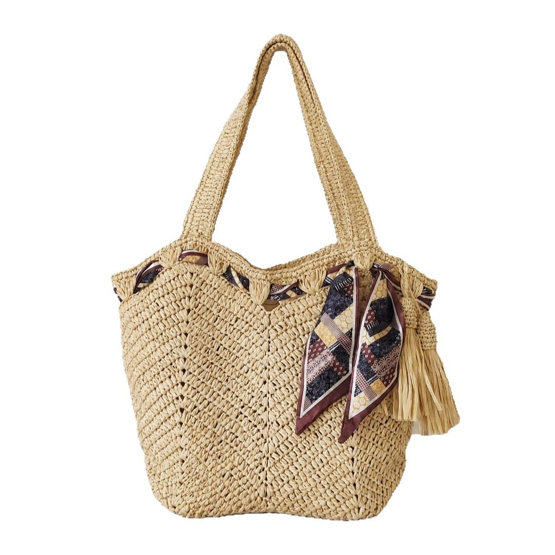 Handmade beach bag with playful pleat and tassels Bowlift