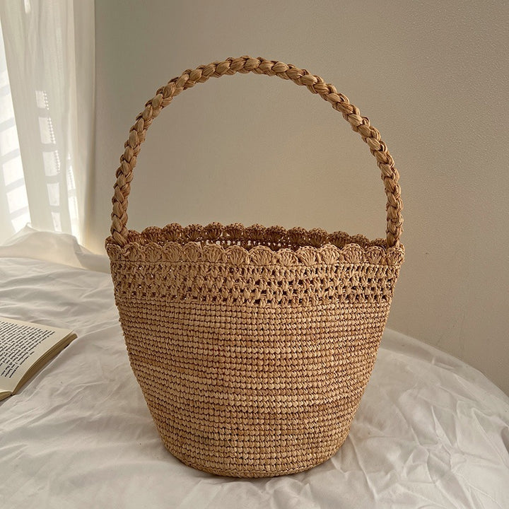 Handcrafted straw bag with geometric pattern Bowlift